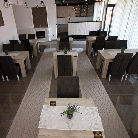 Aparthotel "Queen Zina" Vlasic Bagian luar foto