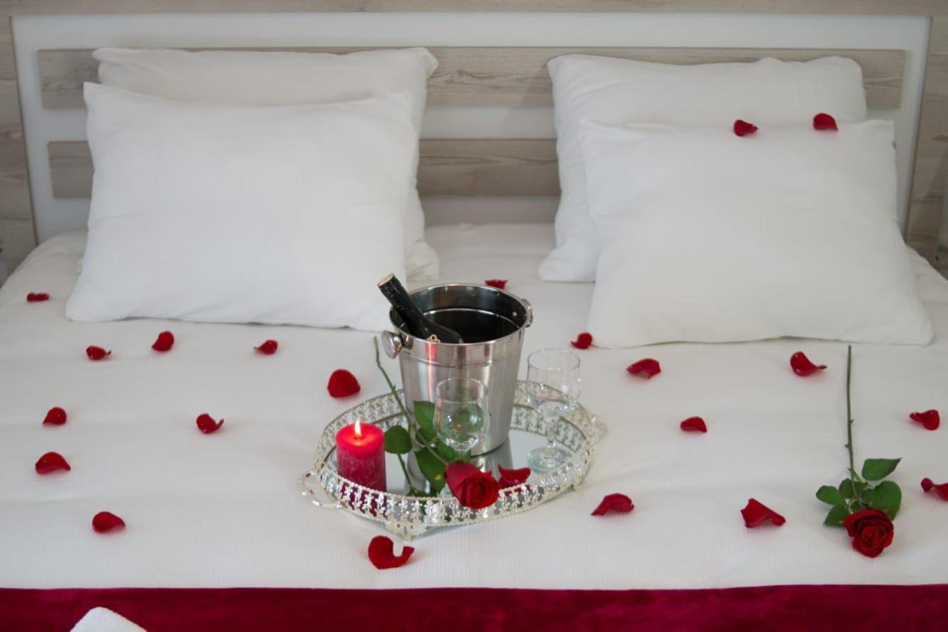 Aparthotel "Queen Zina" Vlasic Bagian luar foto
