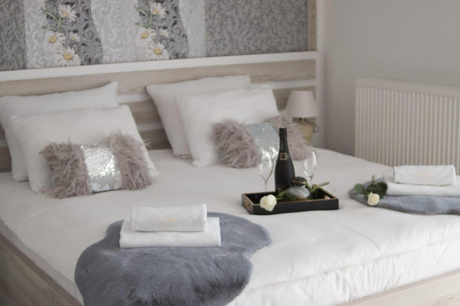 Aparthotel "Queen Zina" Vlasic Bagian luar foto