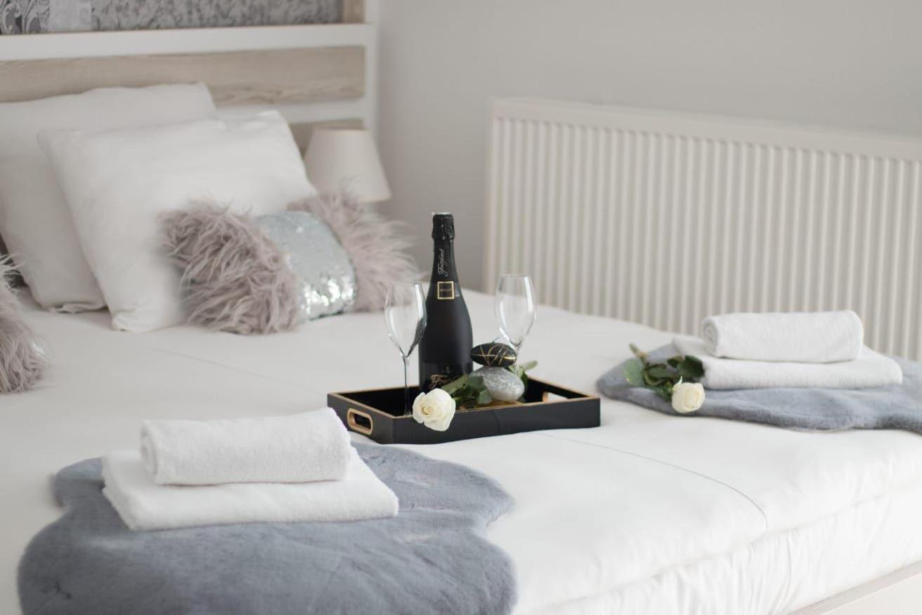Aparthotel "Queen Zina" Vlasic Bagian luar foto
