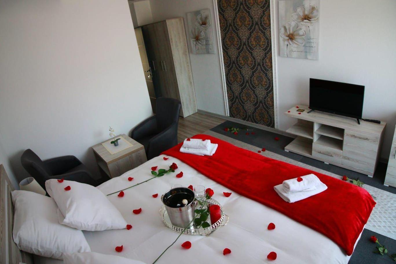 Aparthotel "Queen Zina" Vlasic Bagian luar foto