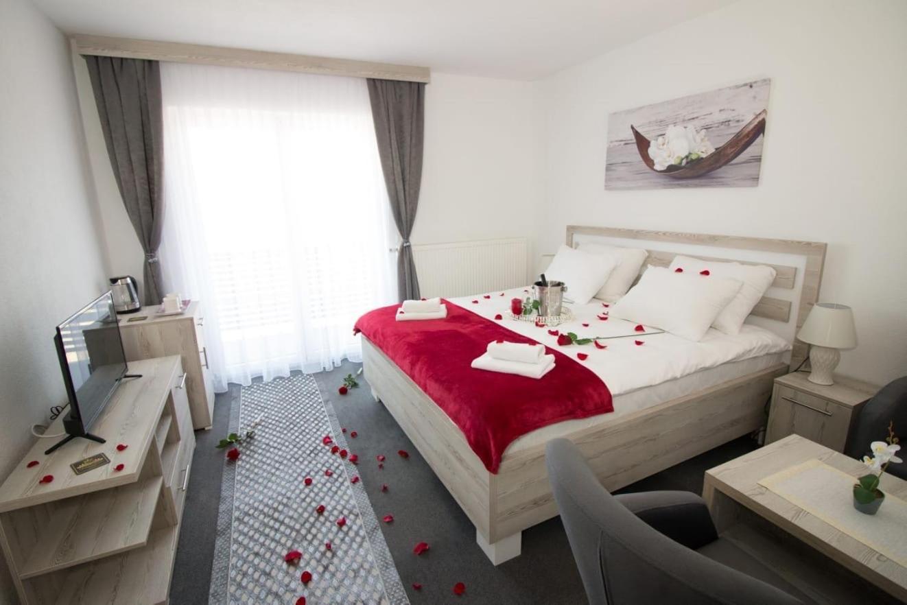 Aparthotel "Queen Zina" Vlasic Bagian luar foto