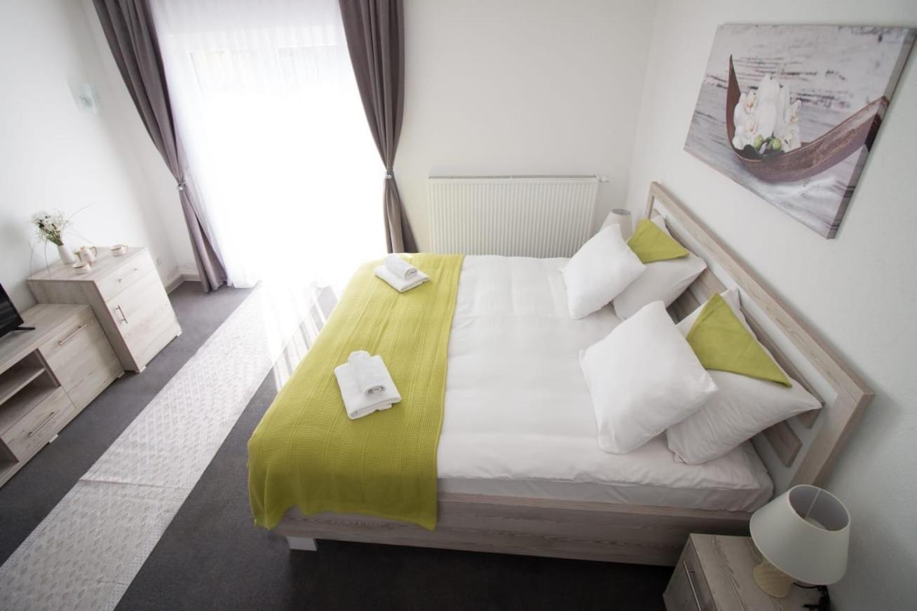 Aparthotel "Queen Zina" Vlasic Bagian luar foto